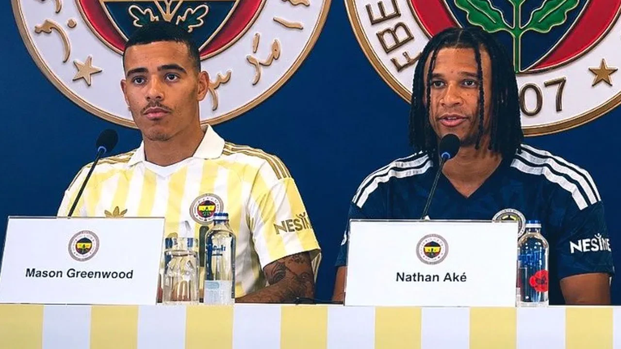 Fenerbahçe'de 2 oyuncu kadro dışı! Yeni transferler UEFA listesine eklendi