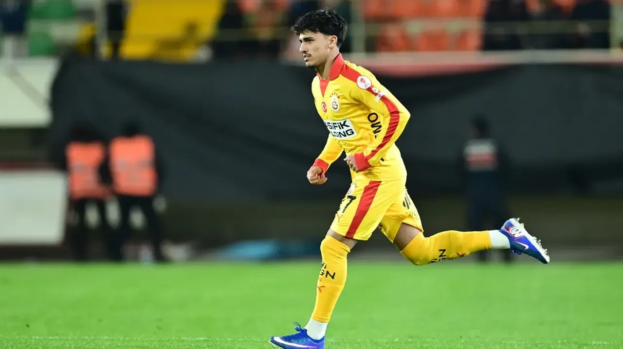 Galatasaray'da yaprak dökümü! 2 yıldız isimle yollar ayrılıyor