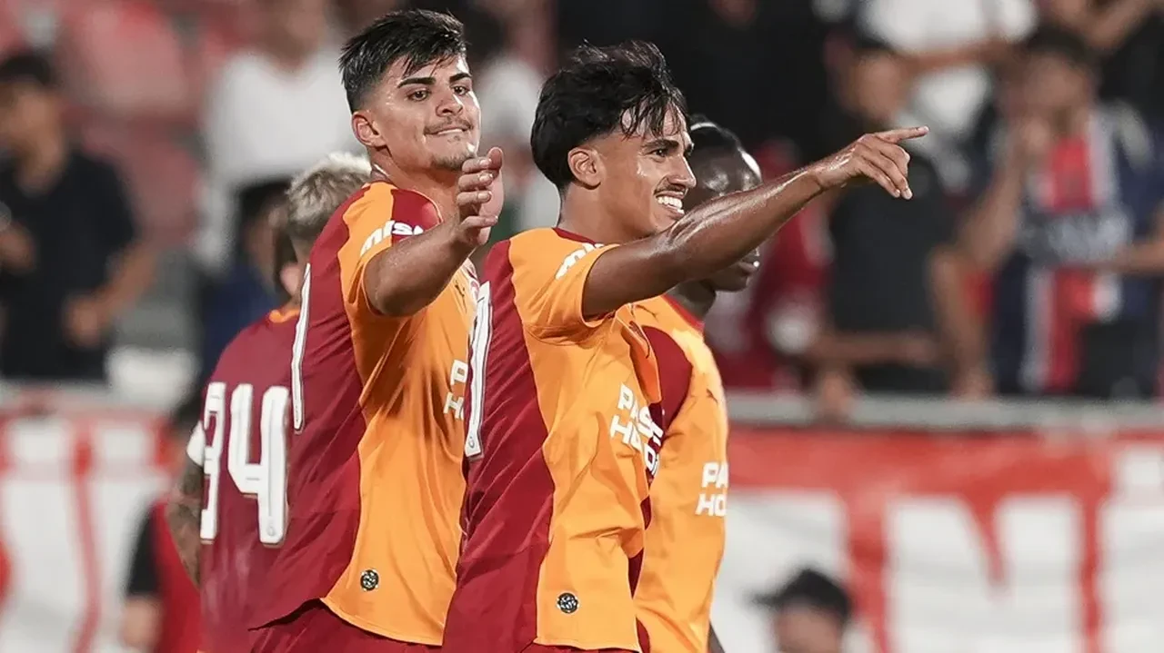 Galatasaray'da yaprak dökümü! 2 yıldız isimle yollar ayrılıyor