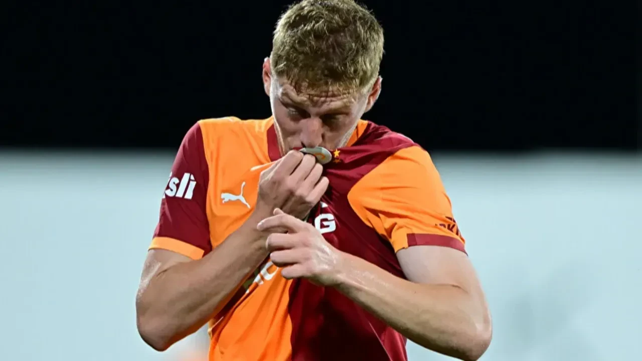 Galatasaray'da yaprak dökümü! 2 yıldız isimle yollar ayrılıyor