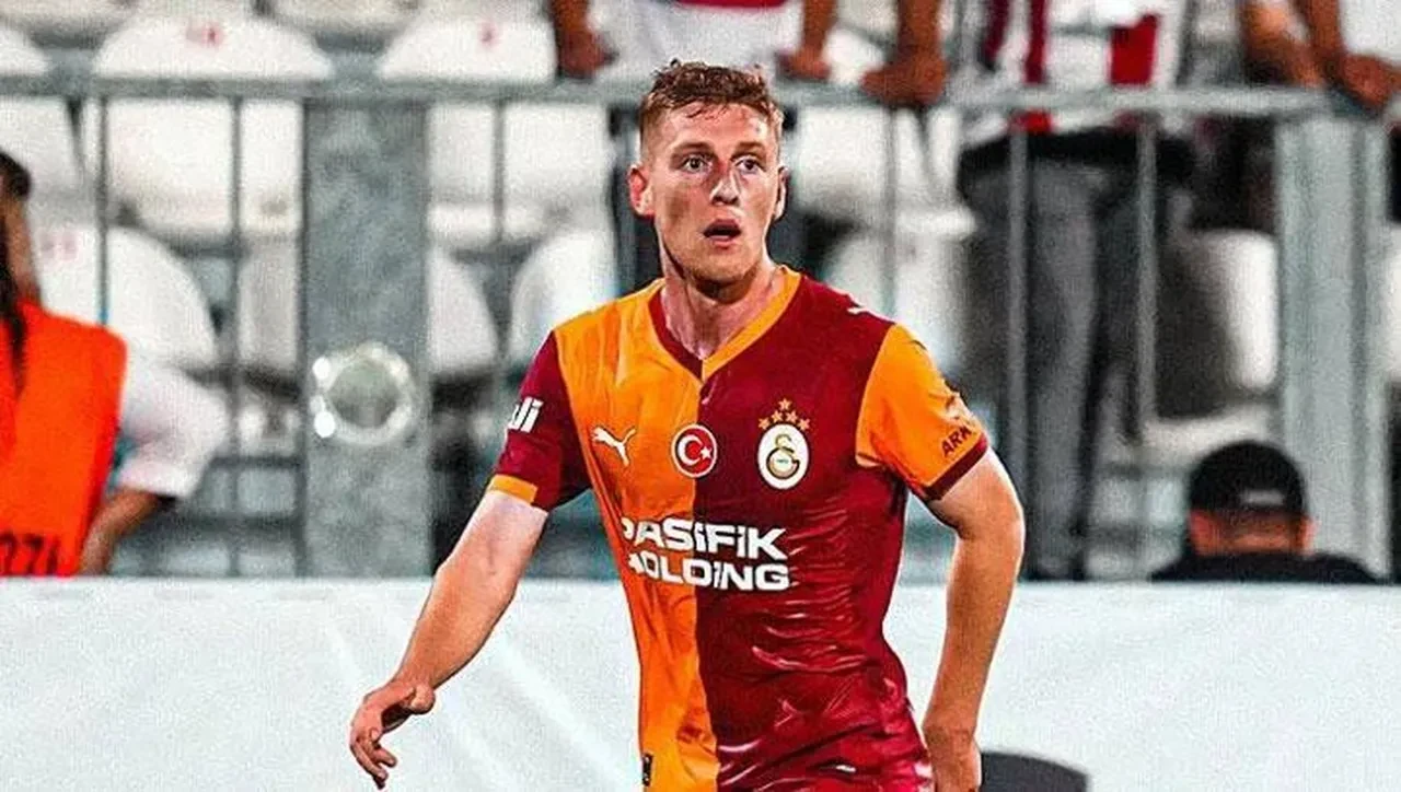 Galatasaray'da yaprak dökümü! 2 yıldız isimle yollar ayrılıyor