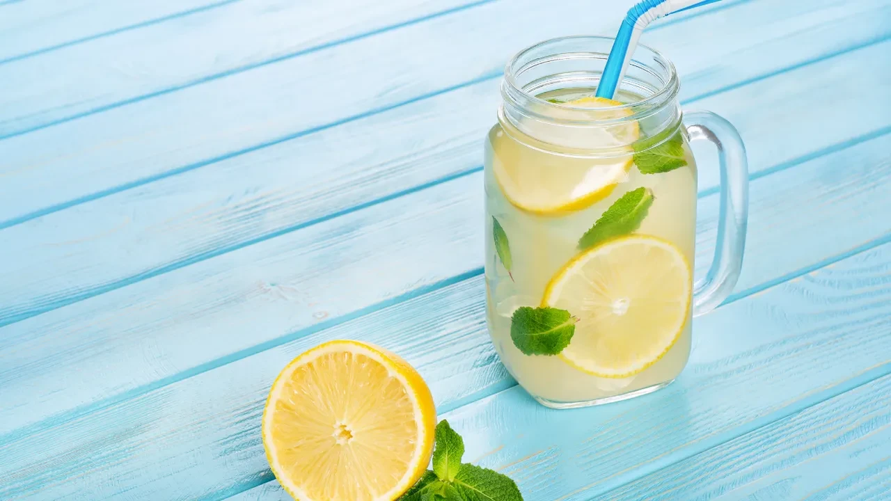 1 adet limondan yapılan limonata tarifine hayran kalacaksınız! İşte Refika Birgül'ün muhteşem tarifi