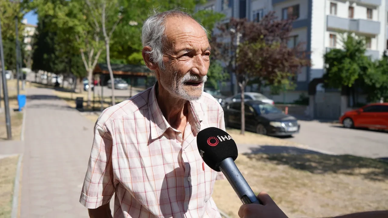 34 yıldır su içemiyordu, şimdi yemek yiyemiyor! Yaşlı adam hastalığına teşhis bekliyor