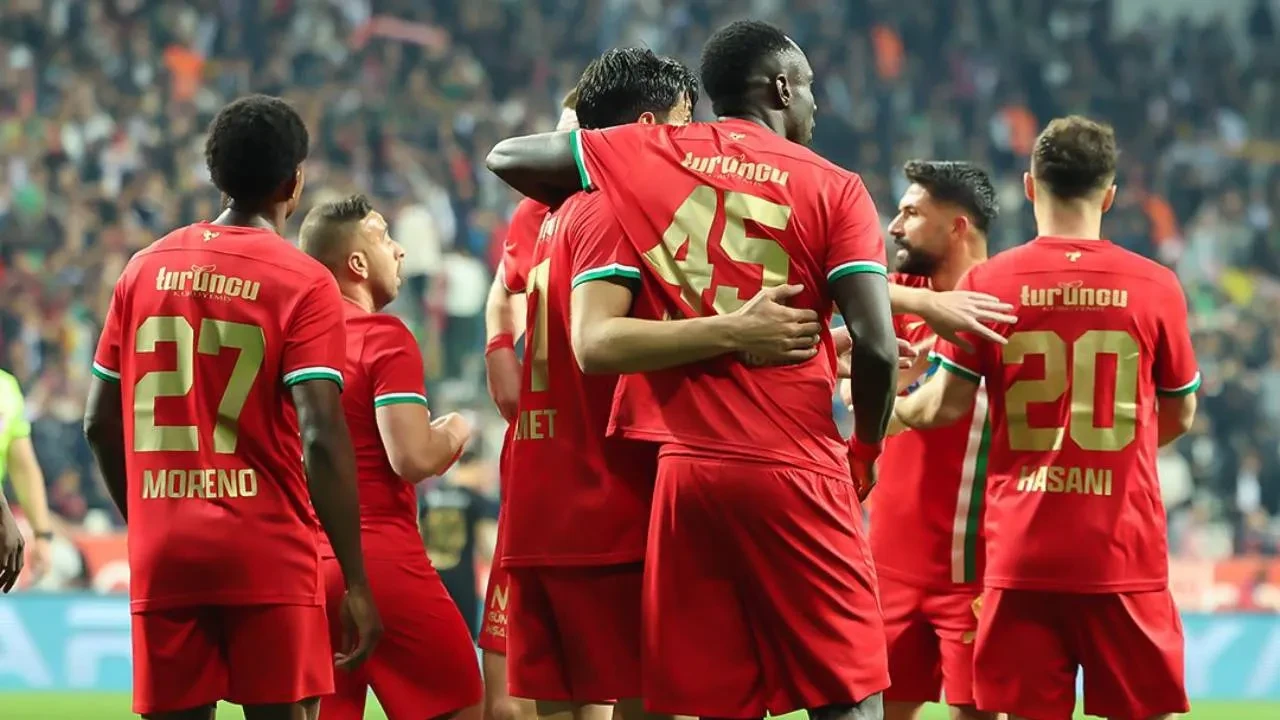 Amedspor'dan kaleye yıldız transferi! Fransız oyuncu Alban Lafont ile sözleşme imzalandı