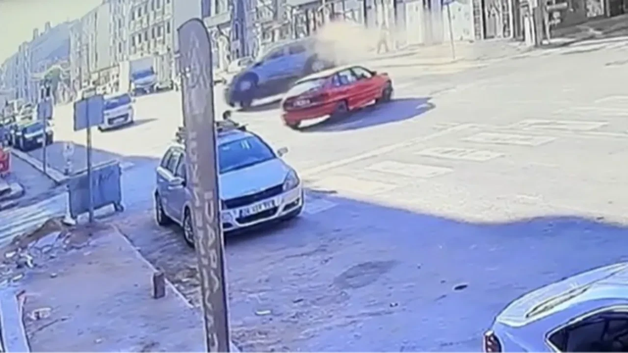 Feci kaza güvenlik kamerasında: Çarpmanın etkisiyle yan yatıp sürüklendi
