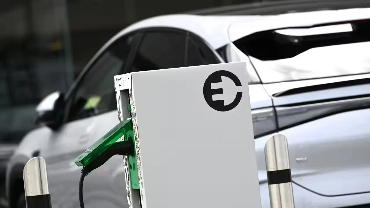 Elektrikli araçlardan beklenmedik kriz: Yollar bozuldu bütçe 44 milyar dolar açık verdi