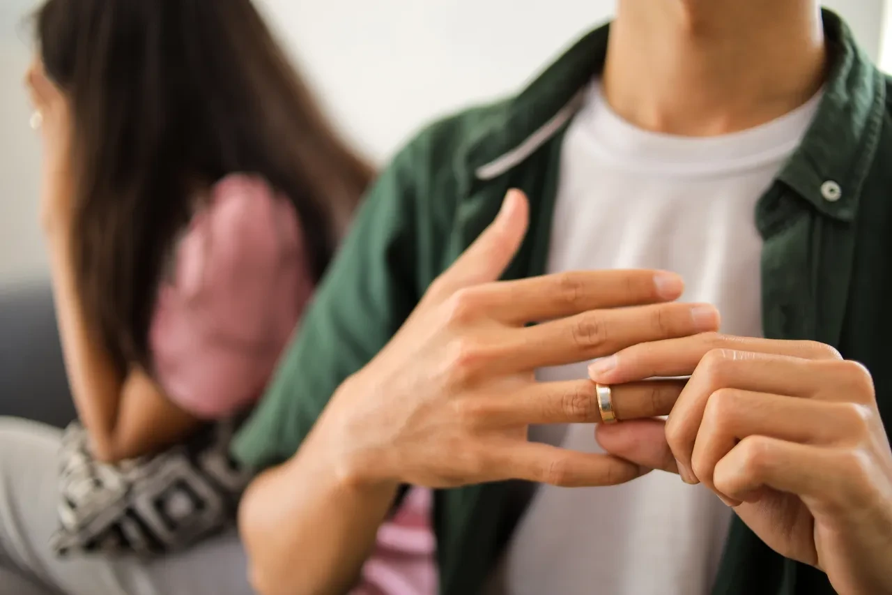 Evli çiftler dikkat! Tutumlu olayım derken cimrilikten boşanabilirsiniz: Uzman isim ‘Evlilikte cimrilik’ hakkında çok net konuştu