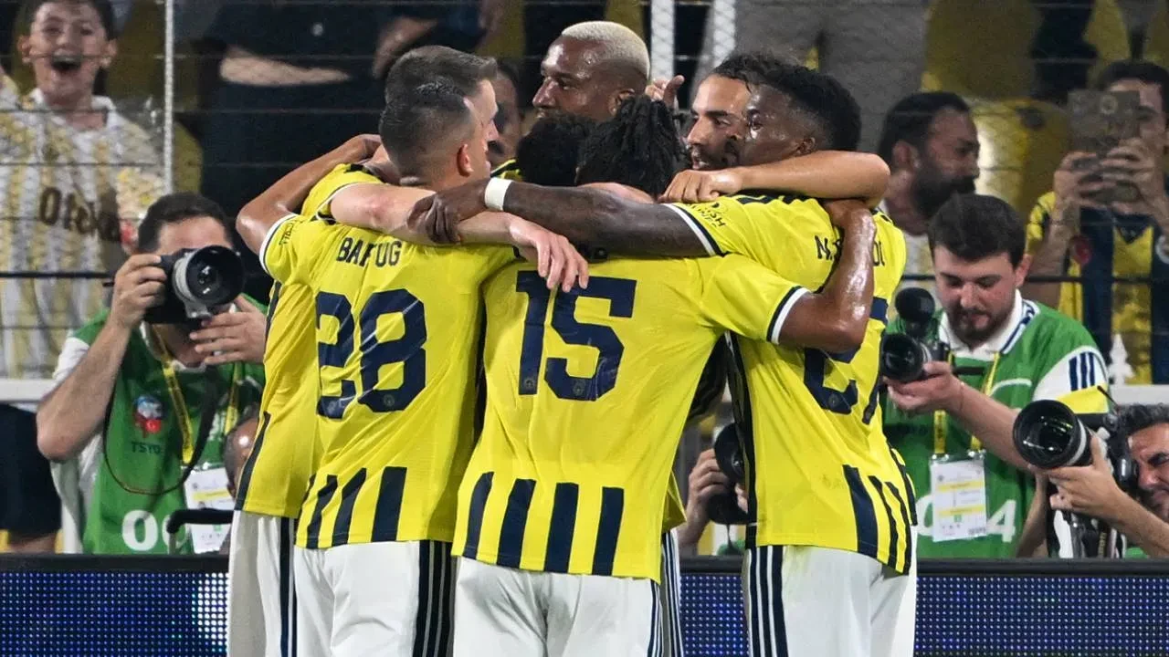 Fenerbahçe'de İsmail Kartal, Gornik Zabrze galibiyetini değerlendirdi: "Çok üstün bir futbol oynadık"