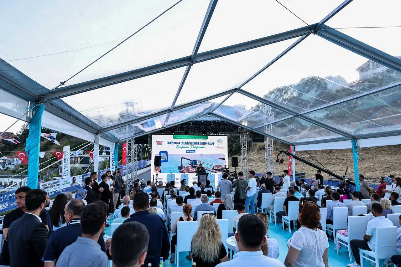 Karadeniz’in hırçın dalgaları Arnavutköy’de enerjiye dönüştü