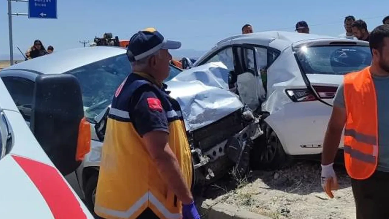 Kayseri'de feci kaza! 2 ölü ve çok sayıda yaralı var