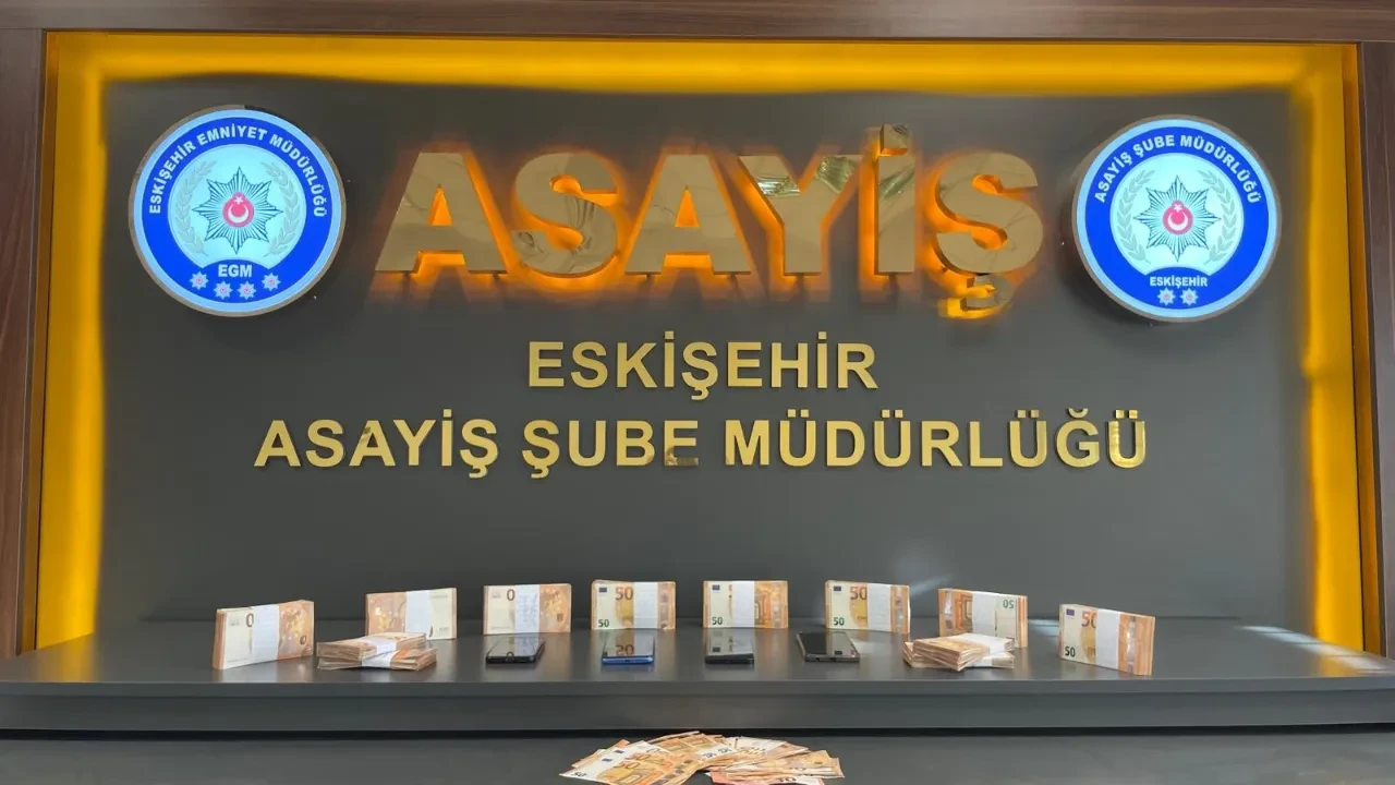 Kendisini polis olarak tanıtan 2 dolandırıcı yakalandı