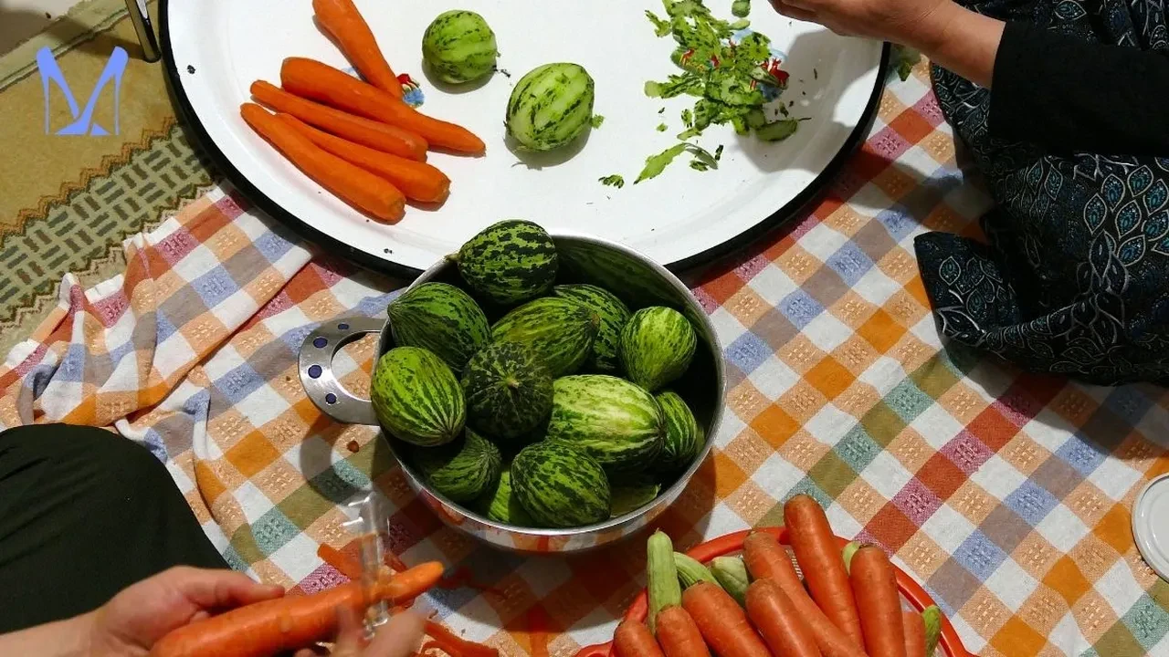 Kış hazırlıkları başladı! Mini patlıcan turşusu için kolları kıvırın