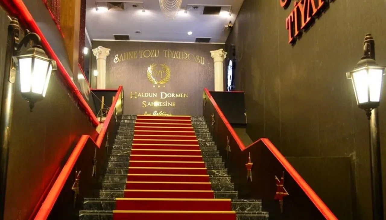 Sahne Tozu Tiyatrosu eski Yönetim Kurulu Üyesi Abbas Bülent Erdağı hayatını kaybetti! Haldun Dormen Sahnesi'nde önemli katkıları vardı