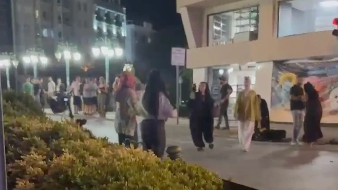 Sokak ortasında birbirlerine girdiler: Kadınların kavgası kameraya yansıdı