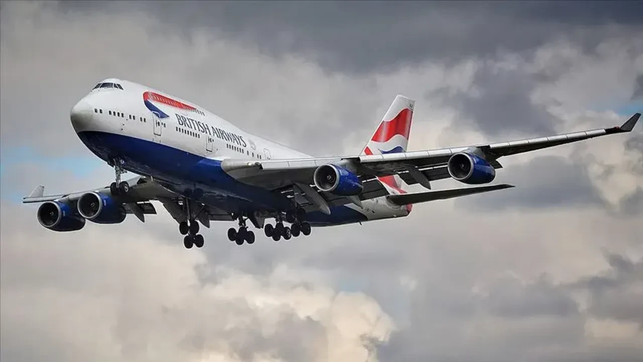 Uçaktaki 3 pilot da rahatsızlandı! Havada facianın eşiğinden dönüldü