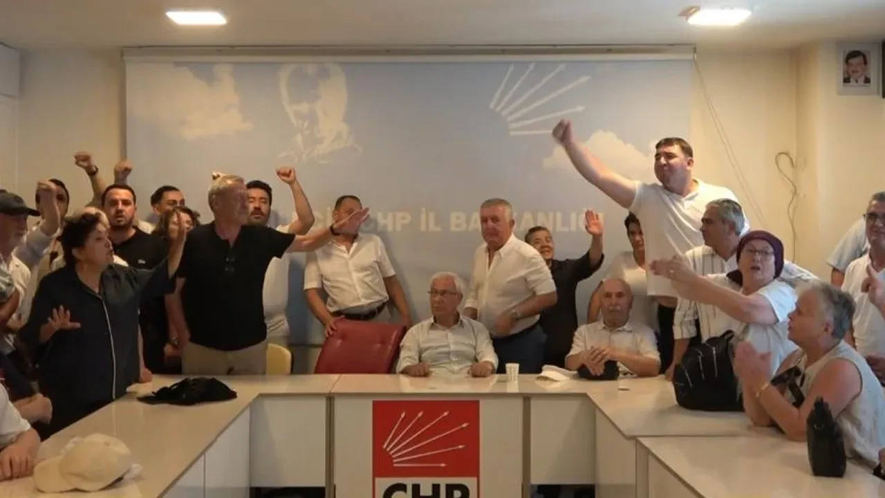 Yeni atanan CHP İl Başkanı Kazım Yağmur'a görevden alınan üyeler ve başkandan tepki: Kılıçdaroğlu'nu tanımıyoruz