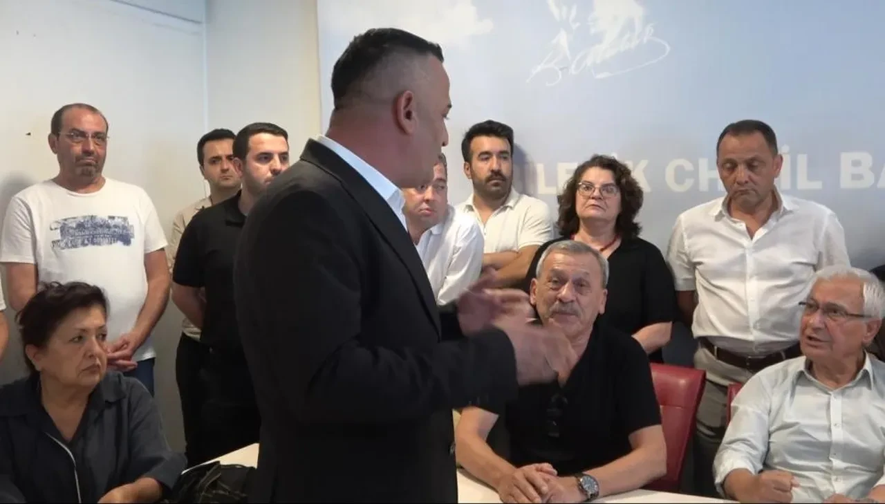 Yeni atanan CHP İl Başkanı Kazım Yağmur'a görevden alınan üyeler ve başkandan tepki: Kılıçdaroğlu'nu tanımıyoruz
