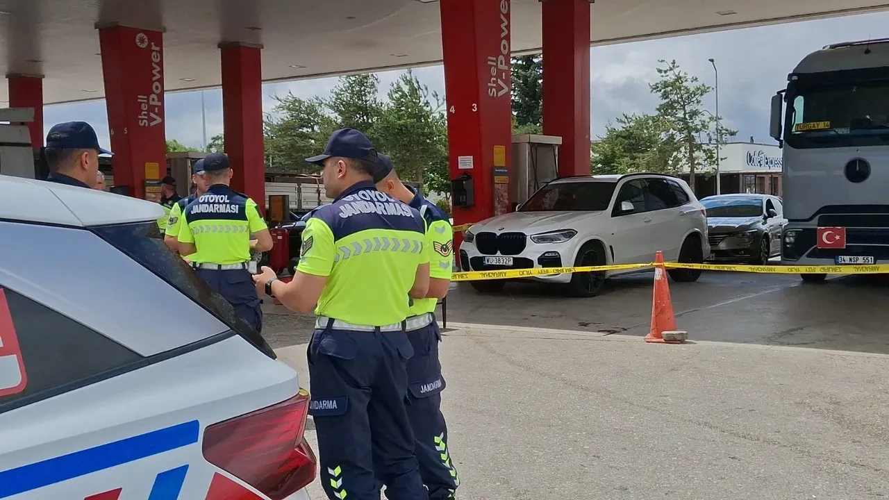 Akaryakıt istasyonunda sıra kavgası kanlı bitti: Gurbetçi sürücü dehşet saçtı