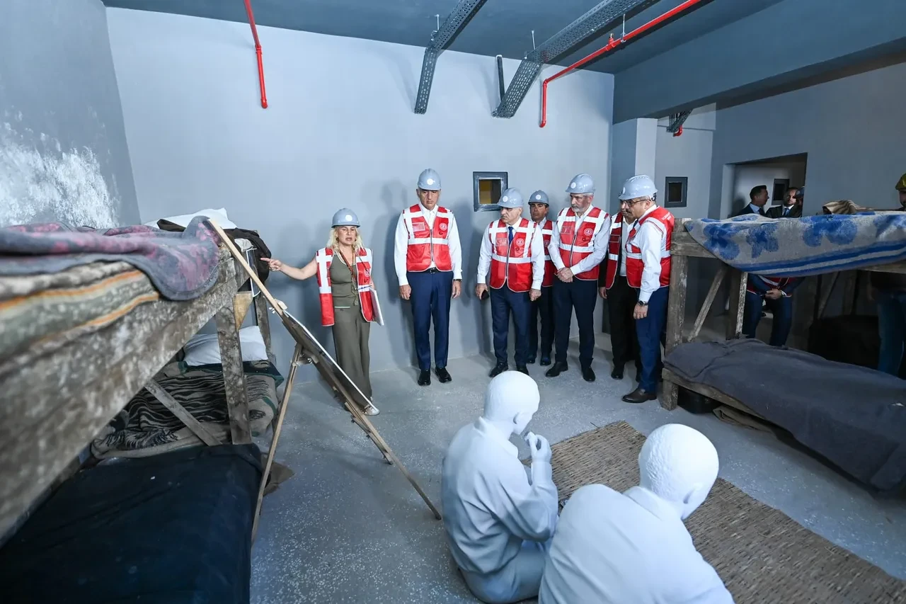 Bakan Ersoy'dan demokrasi mesajı! Cunta dönemlerinin karanlığı unutturulmayacak