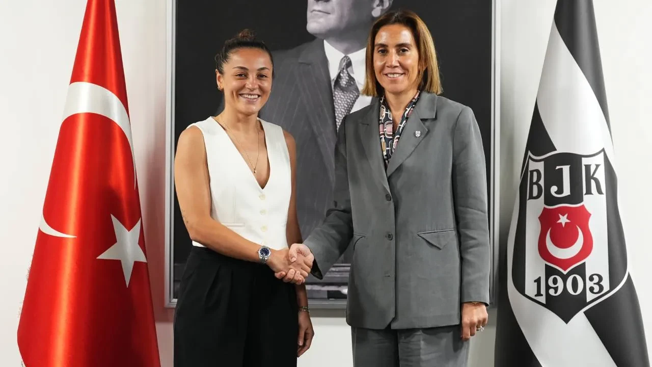 Beşiktaş 2 transferi peş peşe açıkladı! Siyah-beyazlılar yeni oyuncularını duyurdu