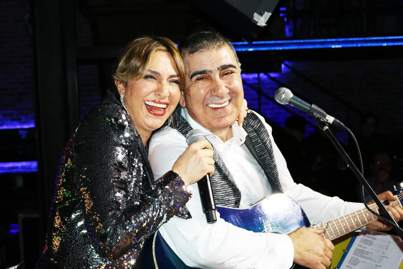 Demet Özdemir'den Eda ve Metin Özülkü'nün Kime Zarar şarkısına sürpriz yorum!