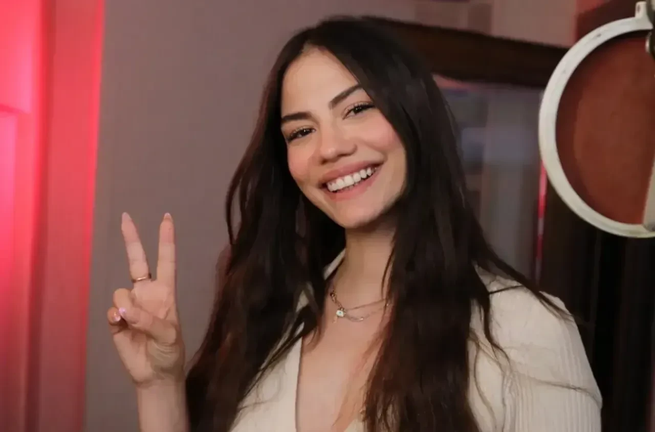Demet Özdemir'den Eda ve Metin Özülkü'nün Kime Zarar şarkısına sürpriz yorum!