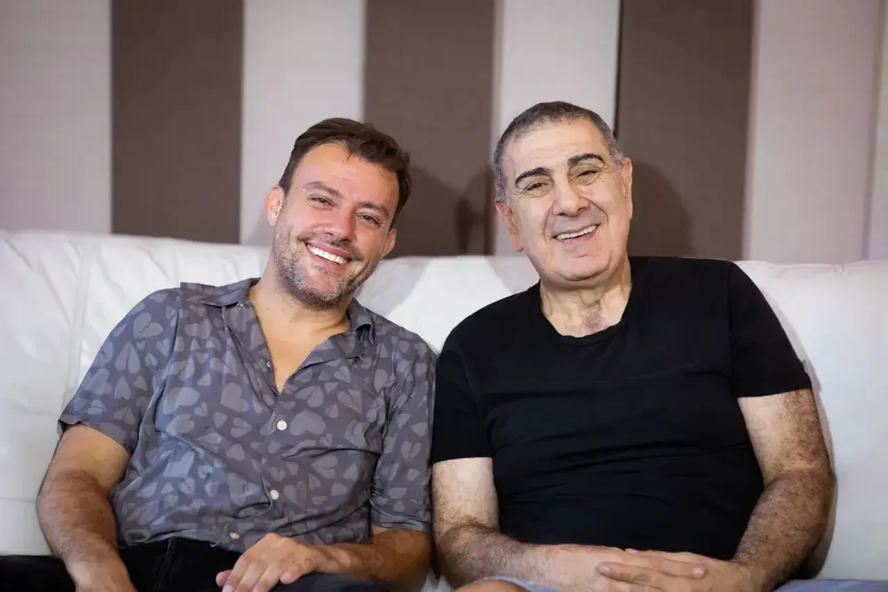 Demet Özdemir'den Eda ve Metin Özülkü'nün Kime Zarar şarkısına sürpriz yorum!