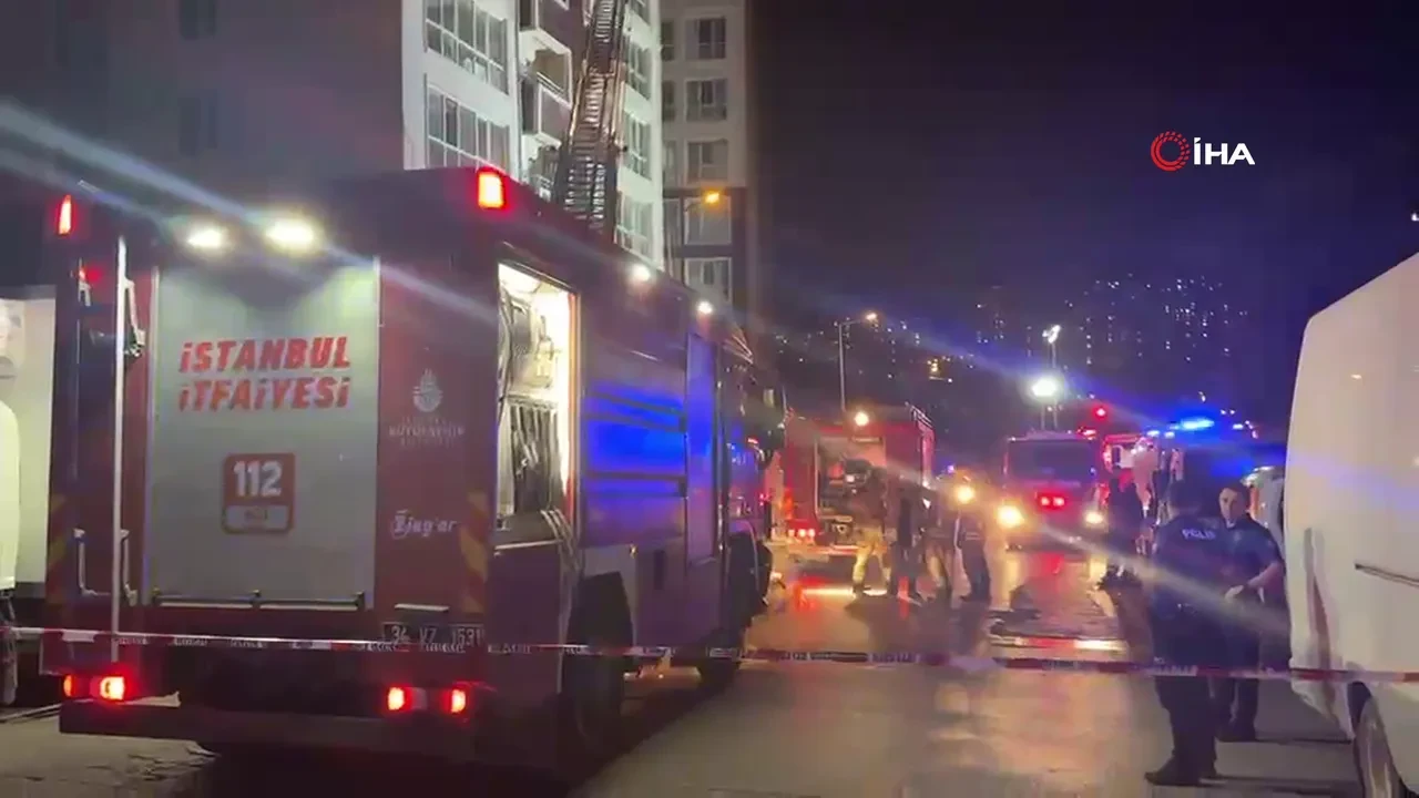 Esenyurt'ta yüksek katlı binada yangın çıktı: 13 kişi tahliye edildi
