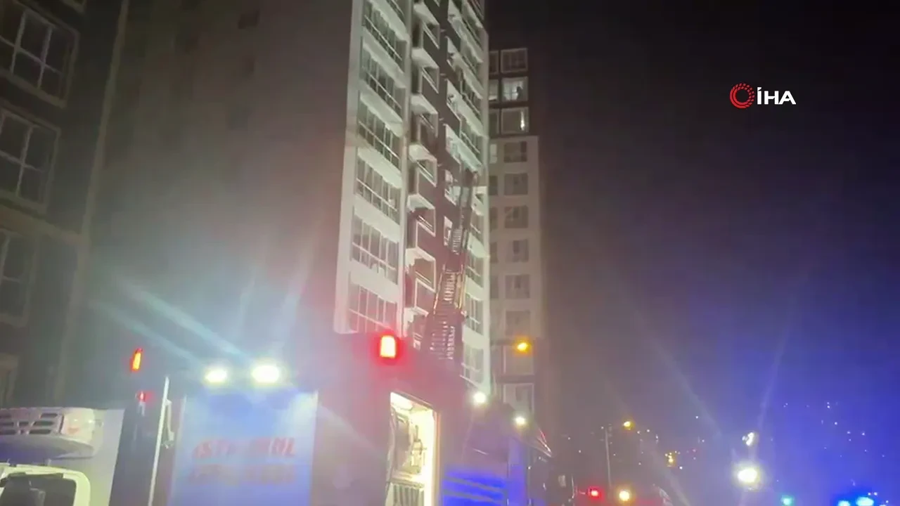 Esenyurt'ta yüksek katlı binada yangın çıktı: 13 kişi tahliye edildi