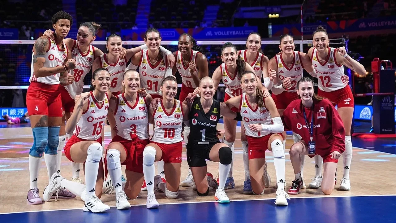 Filenin Sultanları yarı finalde! VNL yarı final maçı ne zaman, saat kaçta? Filenin Sultanları'nın rakibi kim?