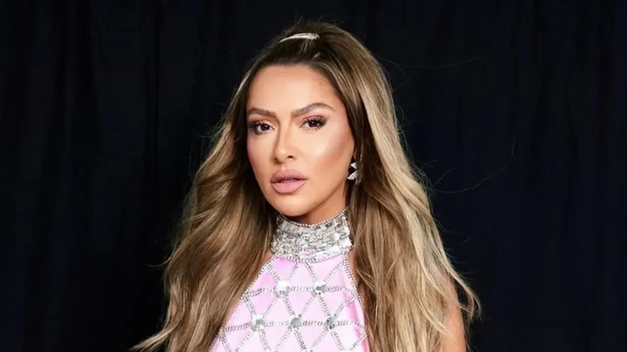 Hadise'nin şarkısını Hadise'den güzel söyledi! Zeynep Bastık'tan fenomene destek kafaları karıştırdı