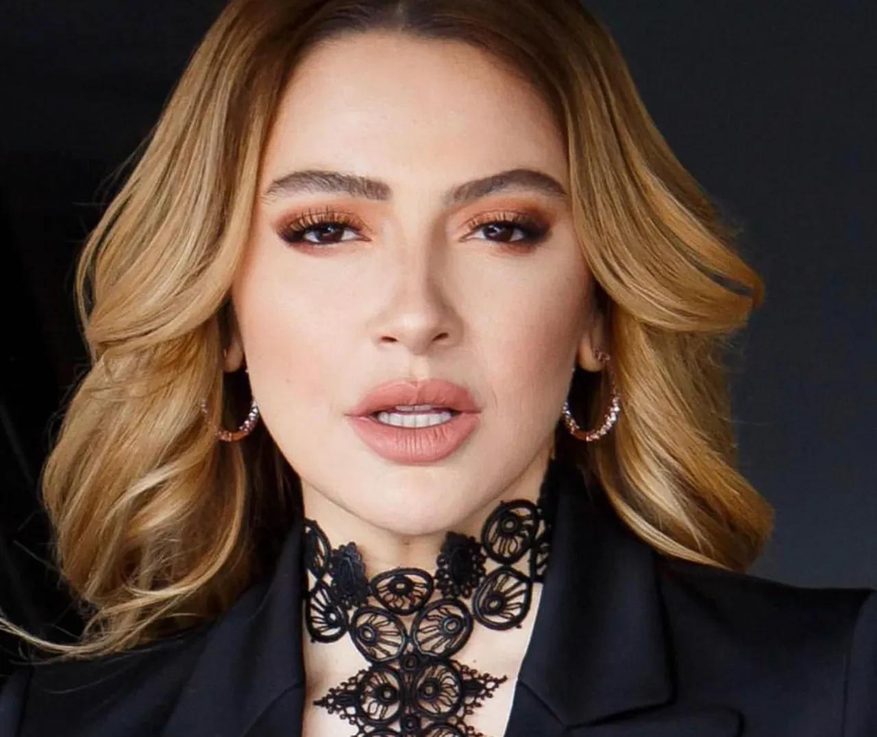 Hadise'nin şarkısını Hadise'den güzel söyledi! Zeynep Bastık'tan fenomene destek kafaları karıştırdı