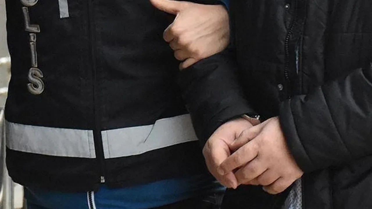 Kardeş dehşeti! Gözüne lazer tutan kardeşine ekmek bıçağıyla saldırdı