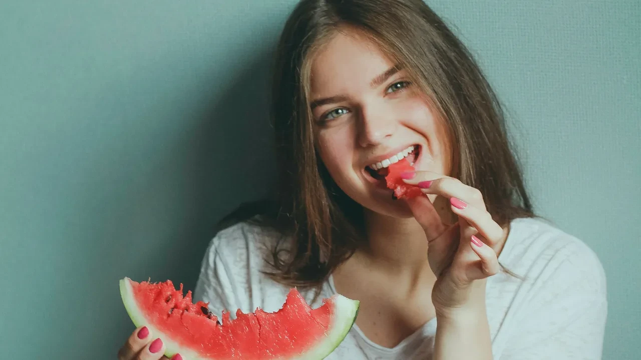 Karpuz yerken bu hatayı yapmayın! Diyetinizi sabote edebilir
