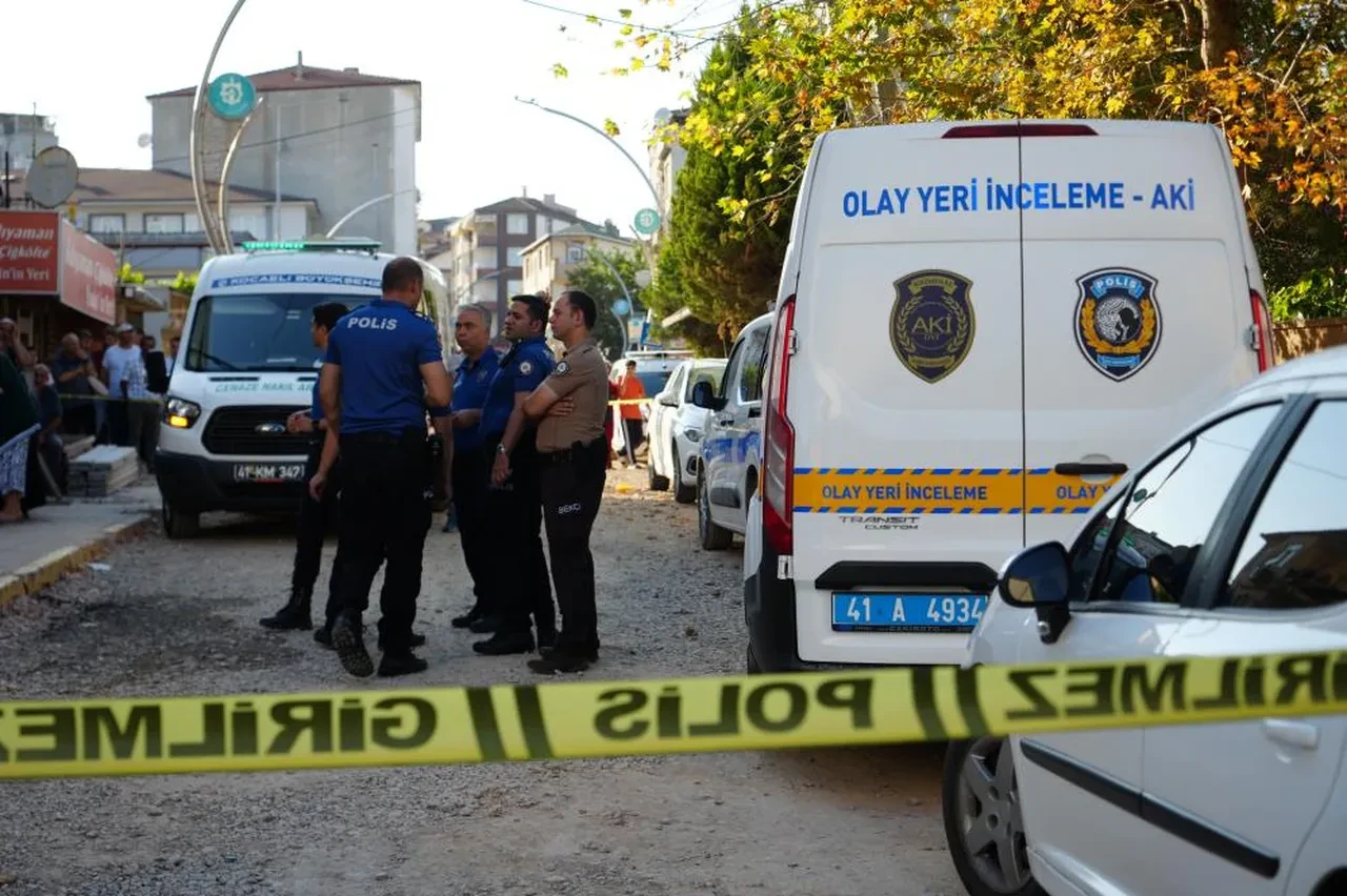 Kocaeli'de iskeleden düşen işçi hayatını kaybetti