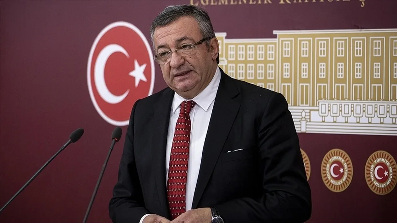 Özgür Özel’in hevesi kursağında kaldı! Yeni partiye başkan ve abilerden mesafeli tavır