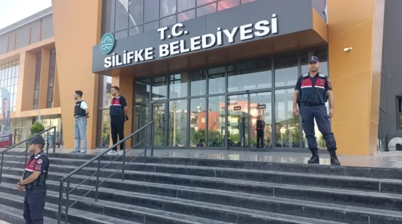 Silifke Belediyesi'ndeki rüşvet ve ihale soruşturmasında yeni gelişme: Tutuklu sayısı 11'e yükseldi