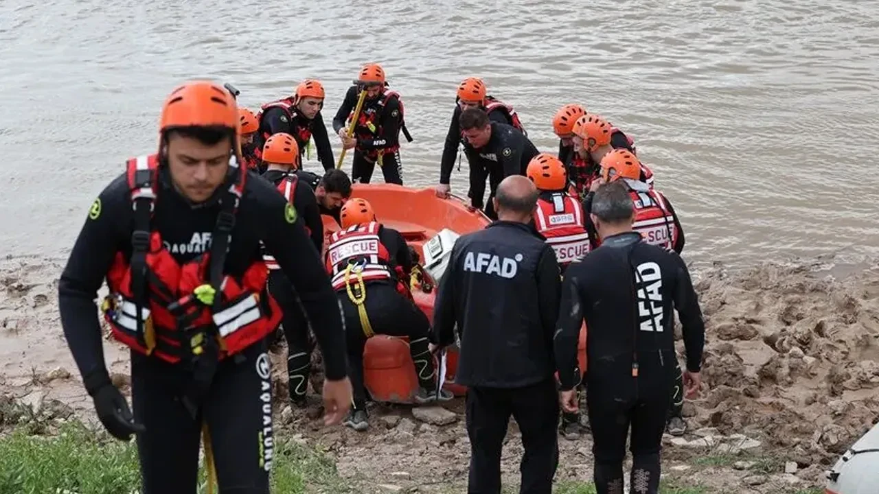 Sapanca Gölü'ne bot ve SUP boardlarla açılanlar mahsur kaldı! AFAD 35 kişiyi kurtardı