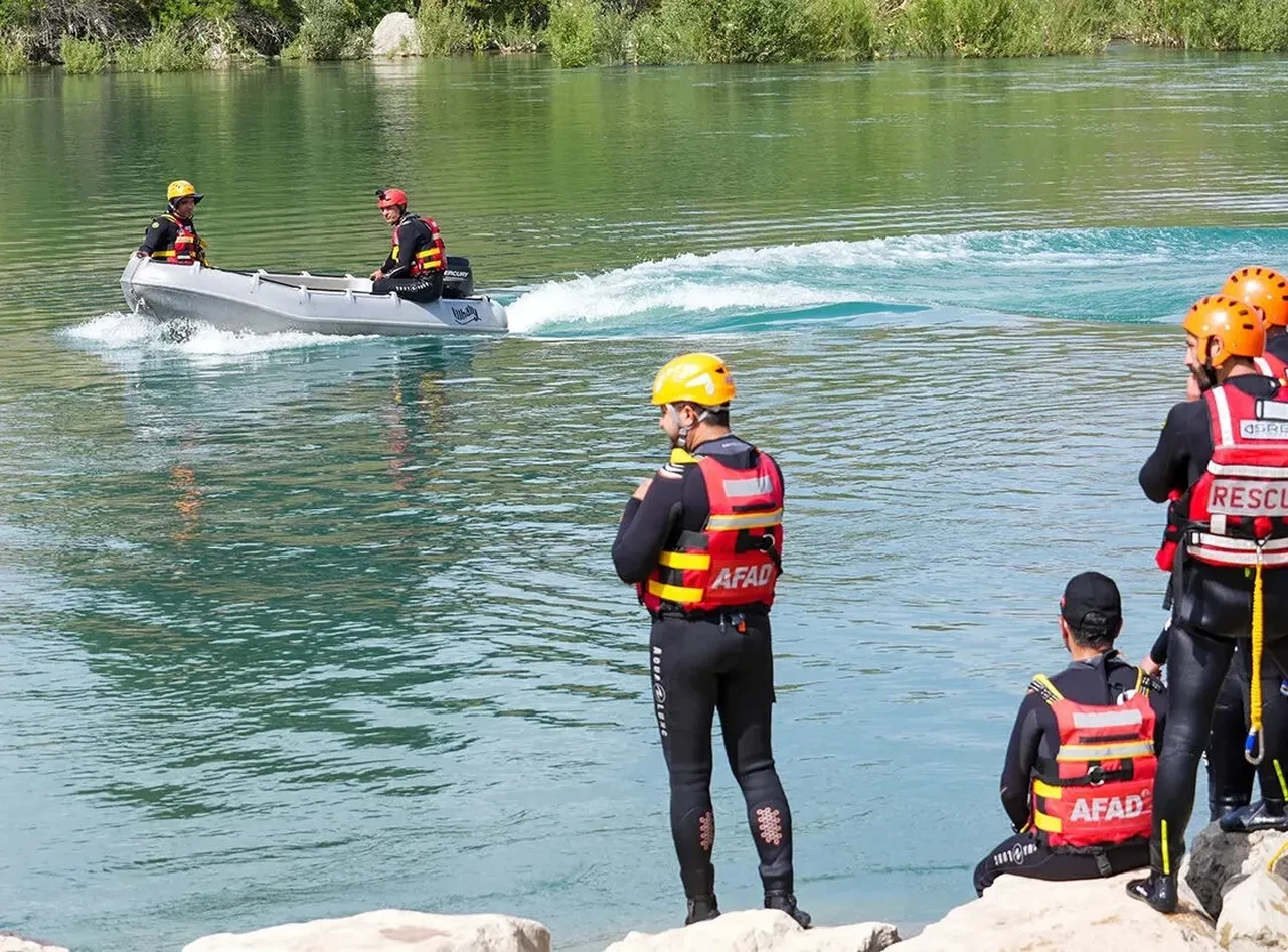 Sapanca Gölü'ne bot ve SUP boardlarla açılanlar mahsur kaldı! AFAD 35 kişiyi kurtardı