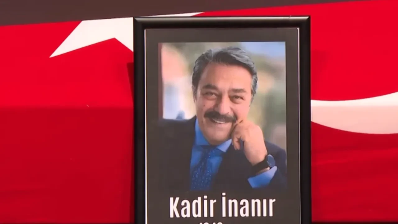 Türkan Şoray’ın yüzü bir anda değişti! Kadir İnanır sorusu karşısında verdiği cevap herkesi şaşırttı