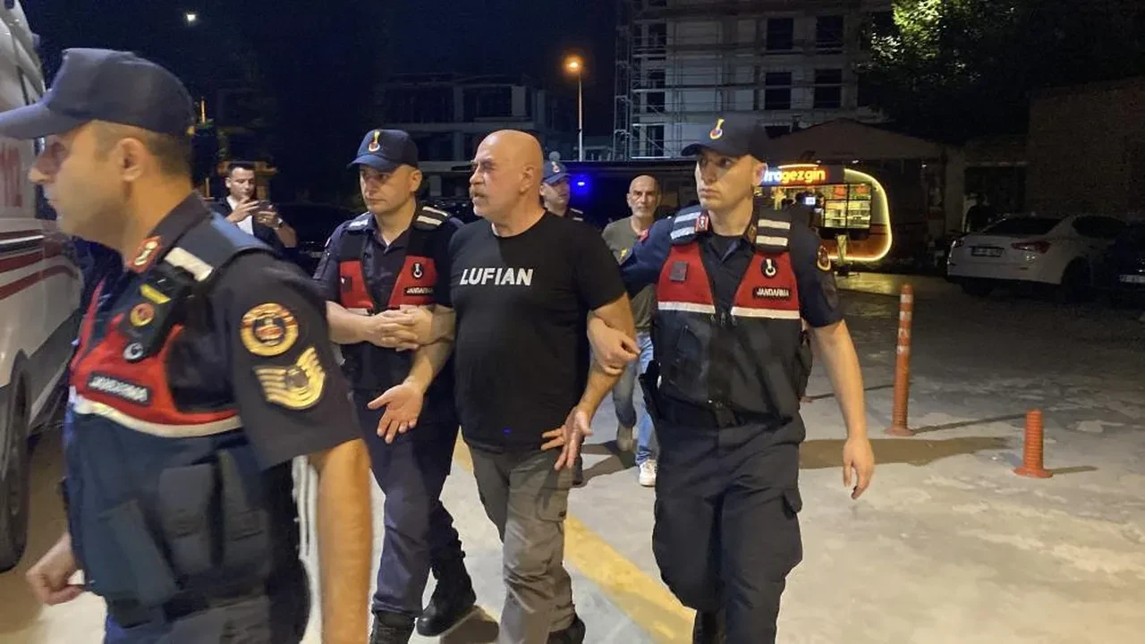 Ünlü yönetmen Ezel Akay ve kardeşi gözaltına alındı