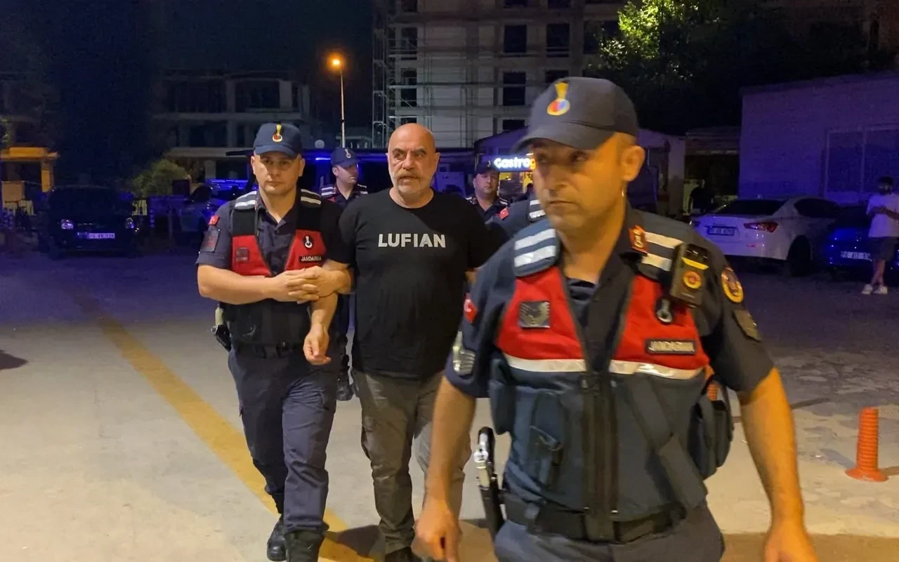 Yönetmen Ezel Akay'ın evinden şok görüntüler! Evi kenevir tarlasına çevirmiş