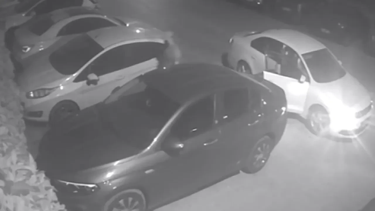 Arabasıyla geldi, lastikleri patlatıp gitti: O anlar güvenlik kameralarında