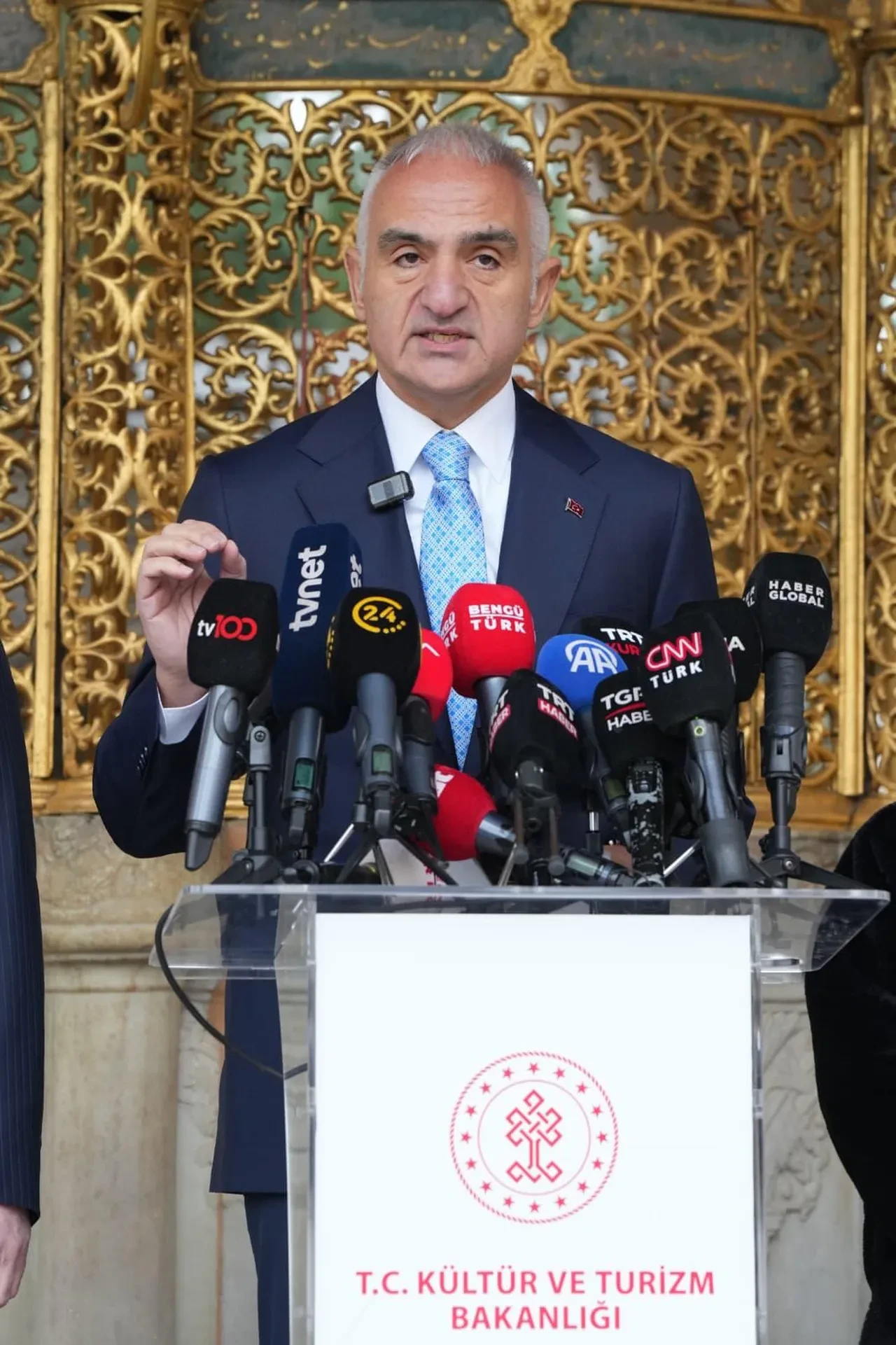 Ayasofya'nın ana kubbesinde tarihi an: "Kubbenin gerçek halini ilk kez göreceğiz!"
