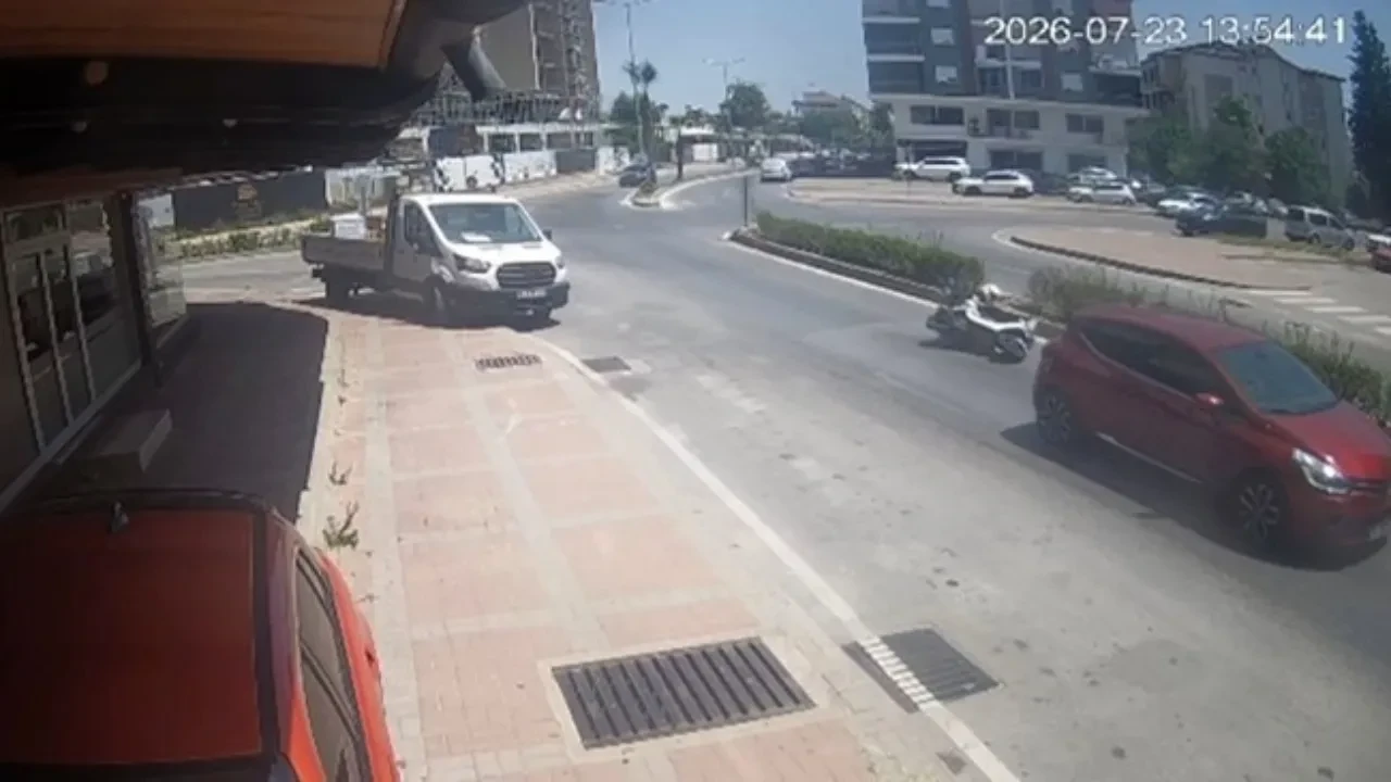 Çarpmamak için manevra yaptı, sürüklenmekten kurtulamadı! O anlar kamerada