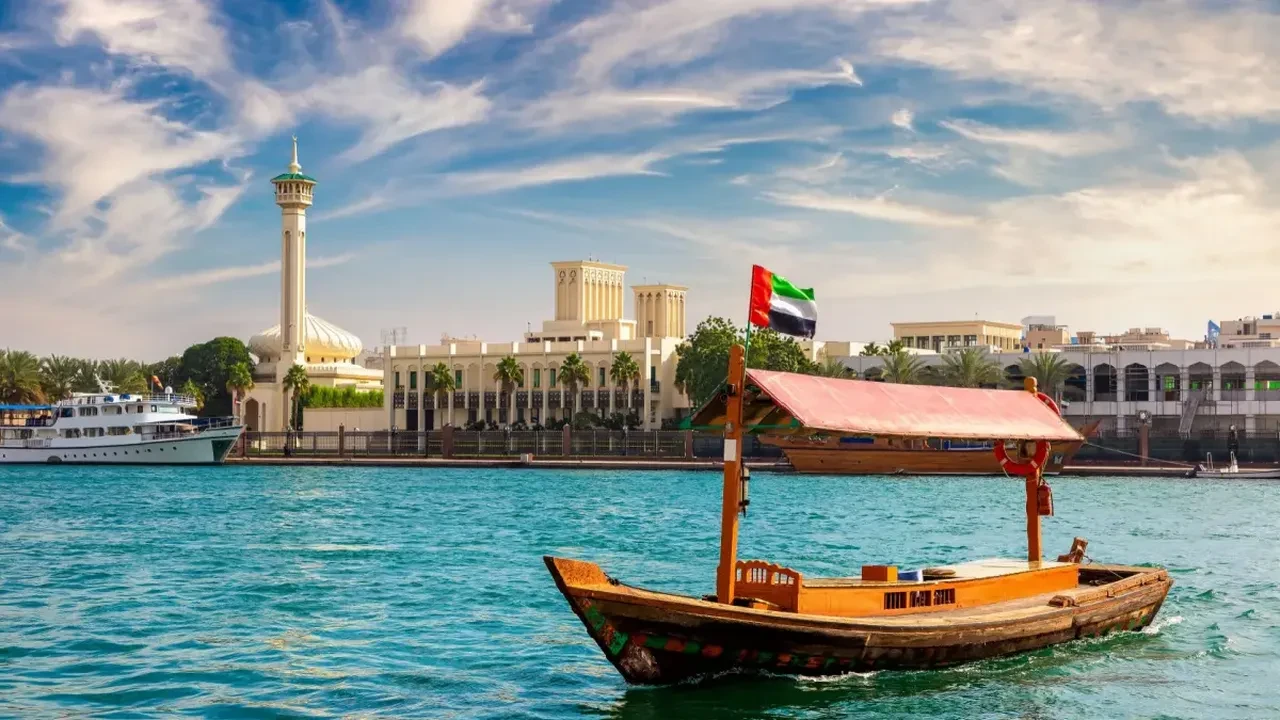 Dubai turizmi canlandırmak için para dağıtmaya başladı! Turist getirene para verilecek