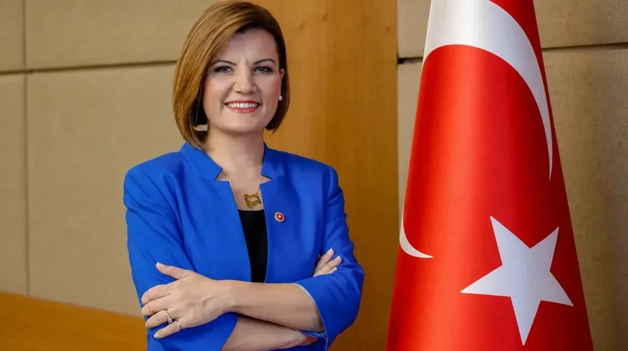 İzmit Belediye Başkanı Fatma Kaplan Hürriyet görevden uzaklaştırıldı