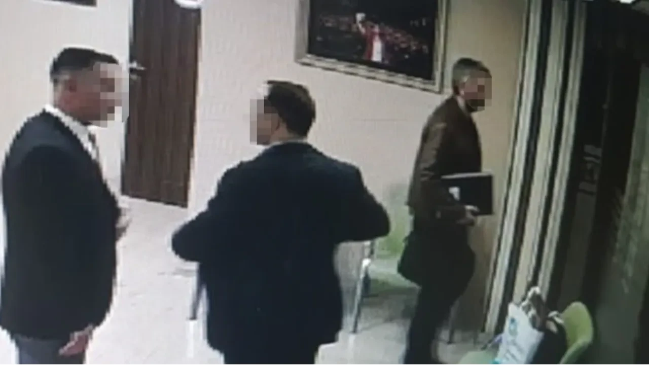 İzmit Belediyesinde '3 kilo altın'lı rüşvet çarkı: Otobanda altın teslimatı, makamda para dolu çanta