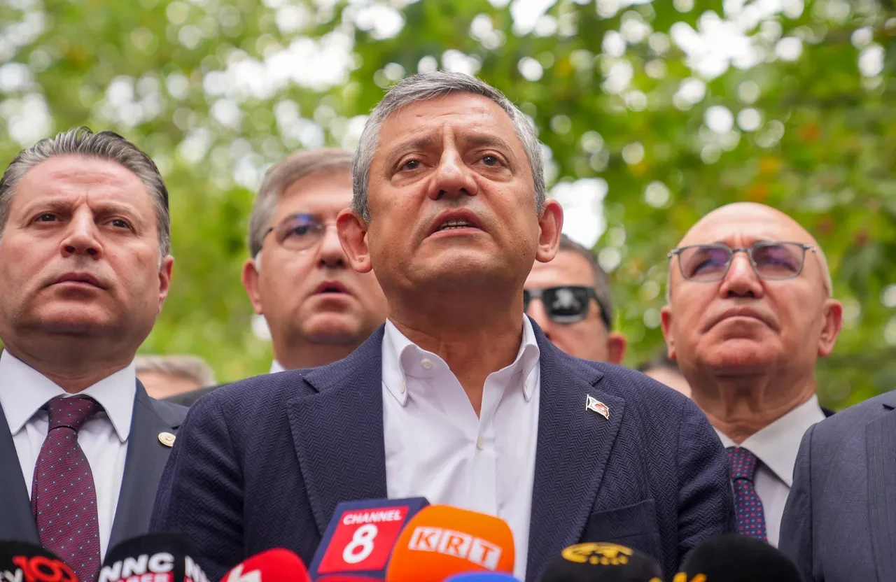 Kemal Kılıçdaroğlu'ndan Yeni Parti için ilk mesaj! Verdiği poz İmamoğlu'nu hatırlattı