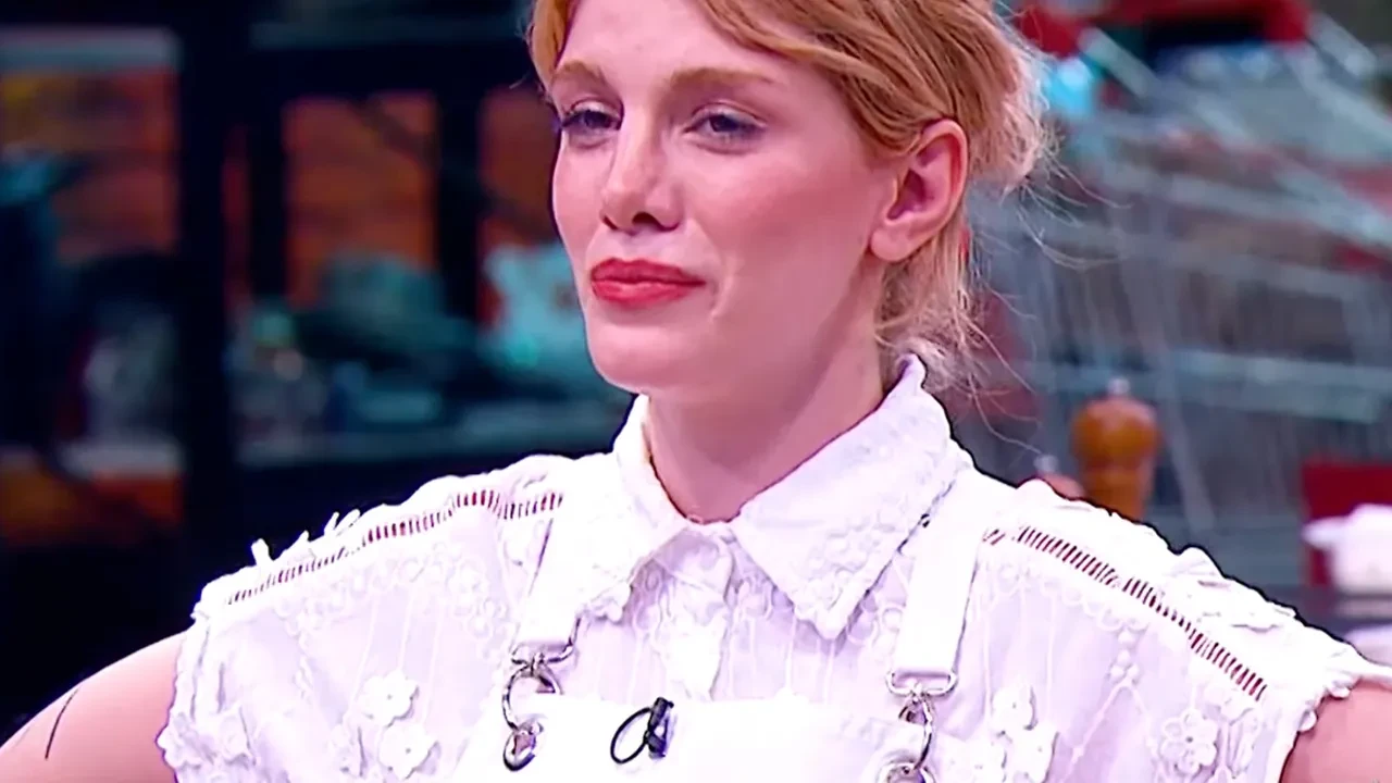 MasterChef Betül stüdyoya öyle bir halde geldi ki Mehmet Şef’ten fırçayı yedi! ‘Bir daha böyle gelmeyeceksin'